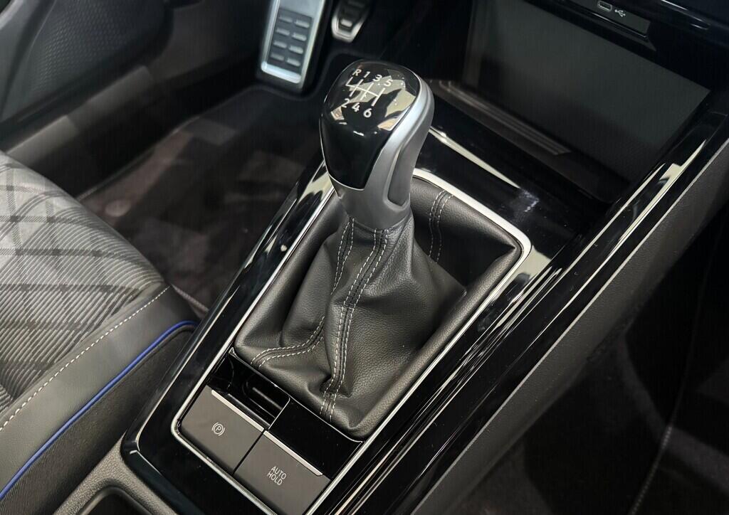 O021O08156_19.webp_Golf R-Line People 1,5 TSI 6G 110 kW