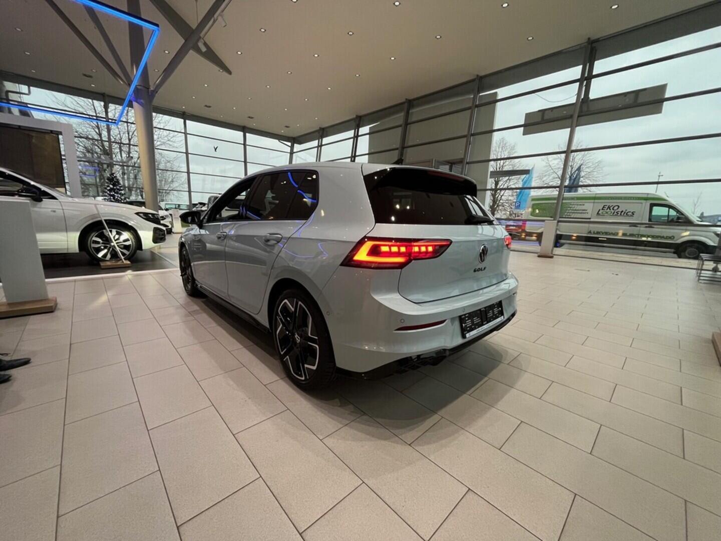 O021O08157_16.webp_Golf R-Line People 1,5 eTSI 7DSG mHEV 110 kW  SKLADEM