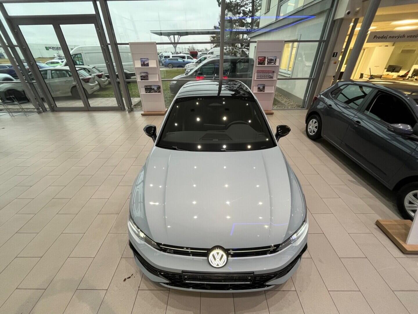 O021O08157_20.webp_Golf R-Line People 1,5 eTSI 7DSG mHEV 110 kW  SKLADEM