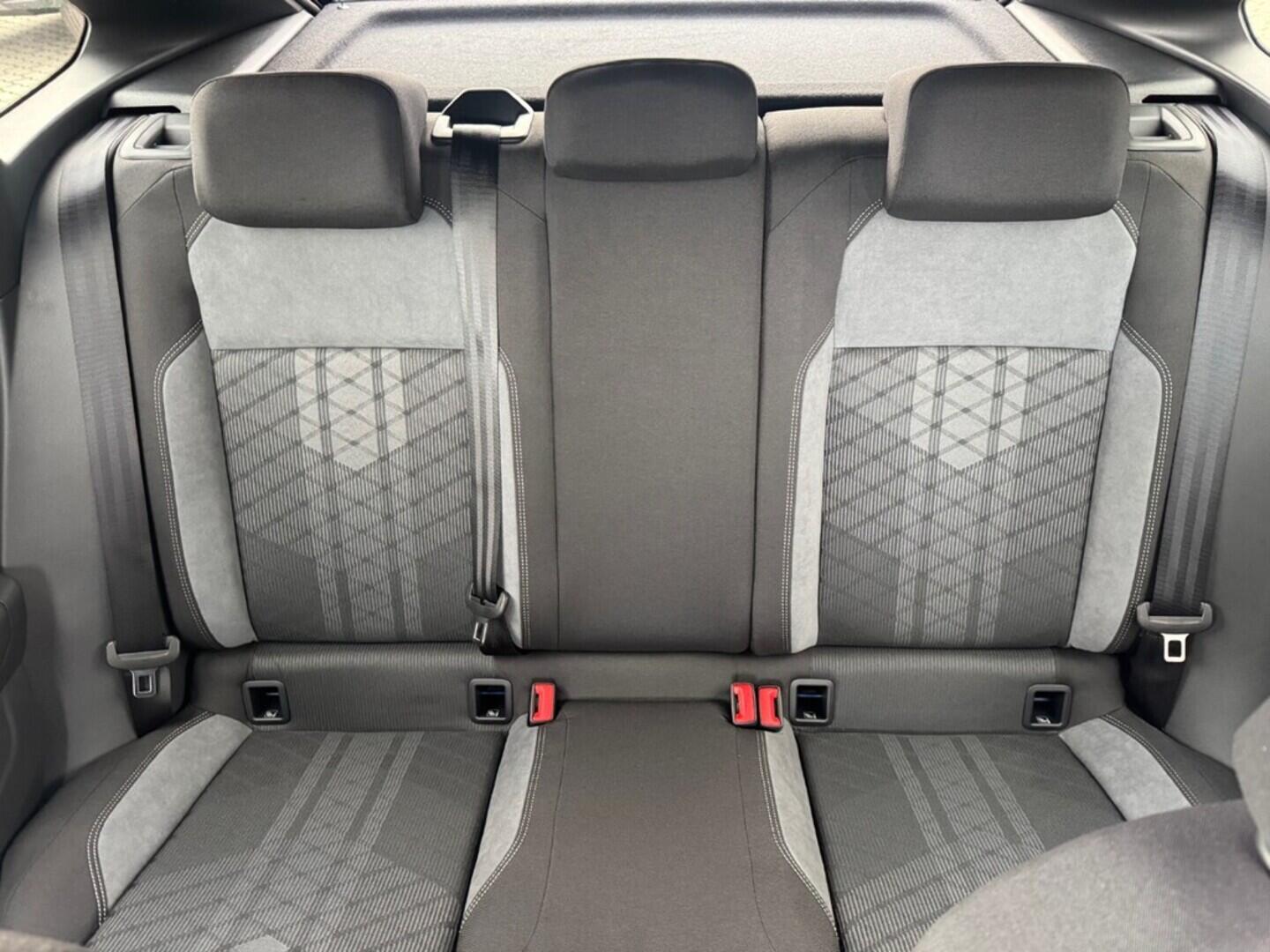 O021O08165_22.webp_Taigo R-Line People 1,5 TSI 110 kW