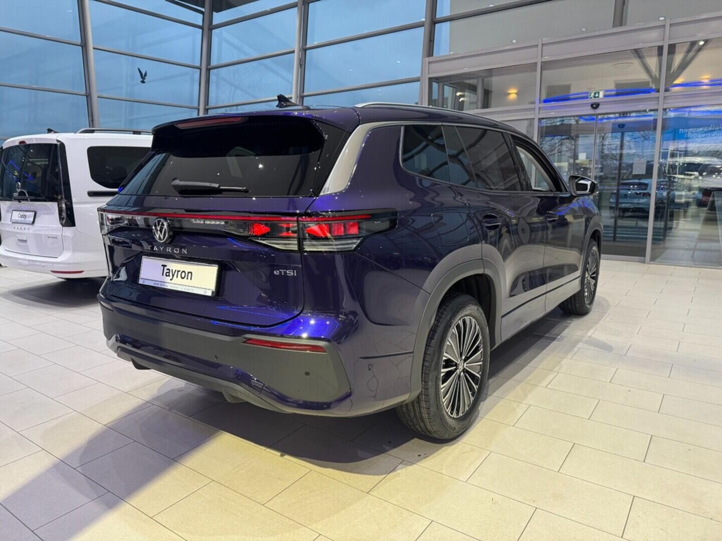 O021O08261_14.webp_Tayron People 1,5 eTSI mHEV 110 kW  SKLADEM