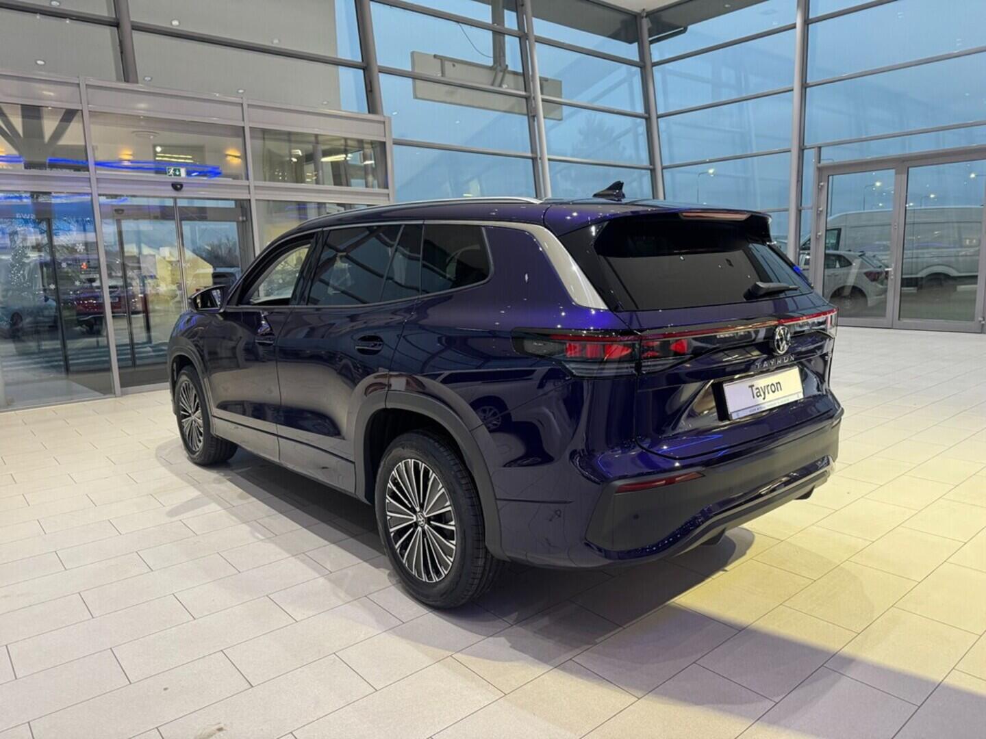 O021O08261_16.webp_Tayron People 1,5 eTSI mHEV 110 kW  SKLADEM