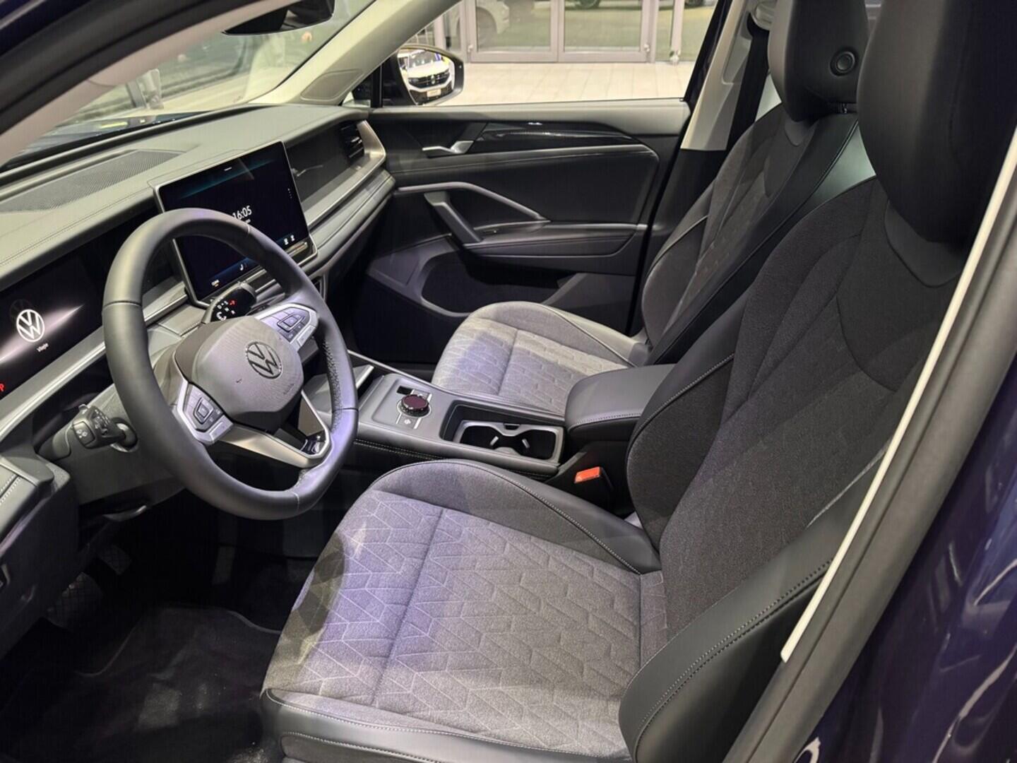 O021O08261_21.webp_Tayron People 1,5 eTSI mHEV 110 kW  SKLADEM