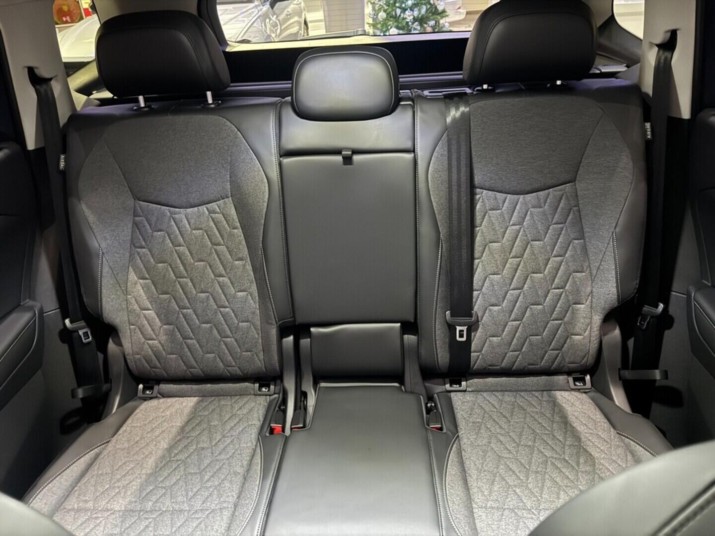 O021O08261_23.webp_Tayron People 1,5 eTSI mHEV 110 kW  SKLADEM