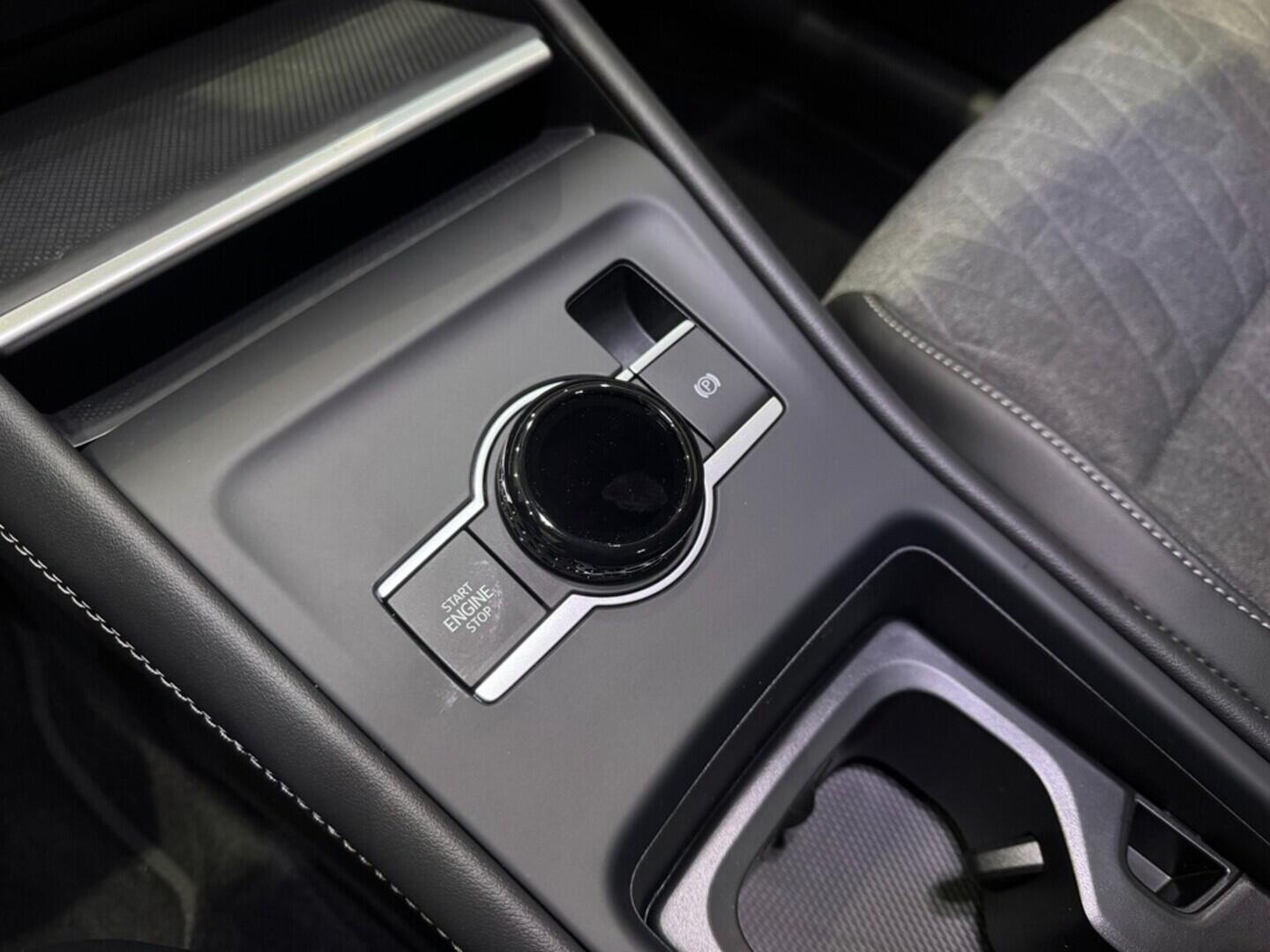 O021O08261_24.webp_Tayron People 1,5 eTSI mHEV 110 kW  SKLADEM