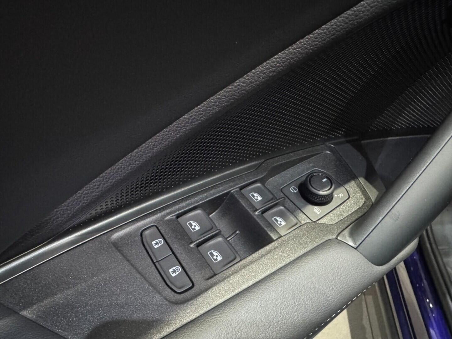 O021O08261_25.webp_Tayron People 1,5 eTSI mHEV 110 kW  SKLADEM