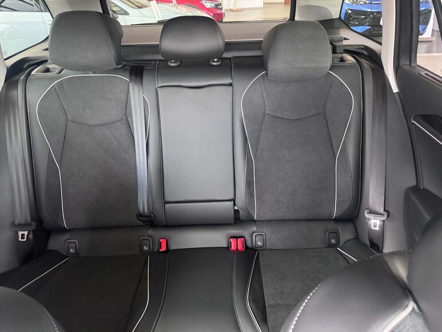 O021O08307_19.webp_Passat Elegance 2,0 TDI 142 kW 4MOT  142 kW