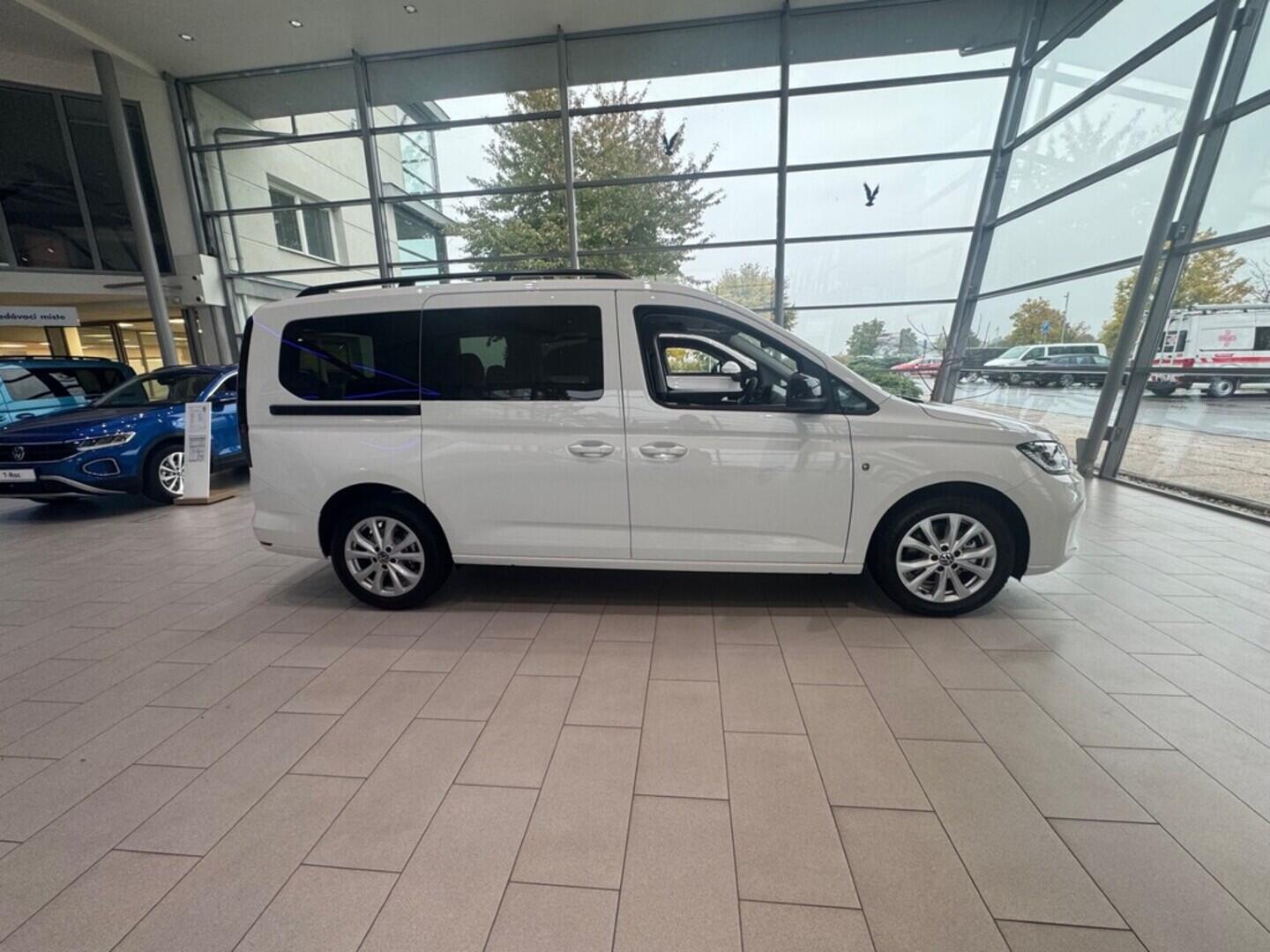 O021U02282_13.webp_Akční Caddy Maxi 1,5 TSI PHEV 85 kW