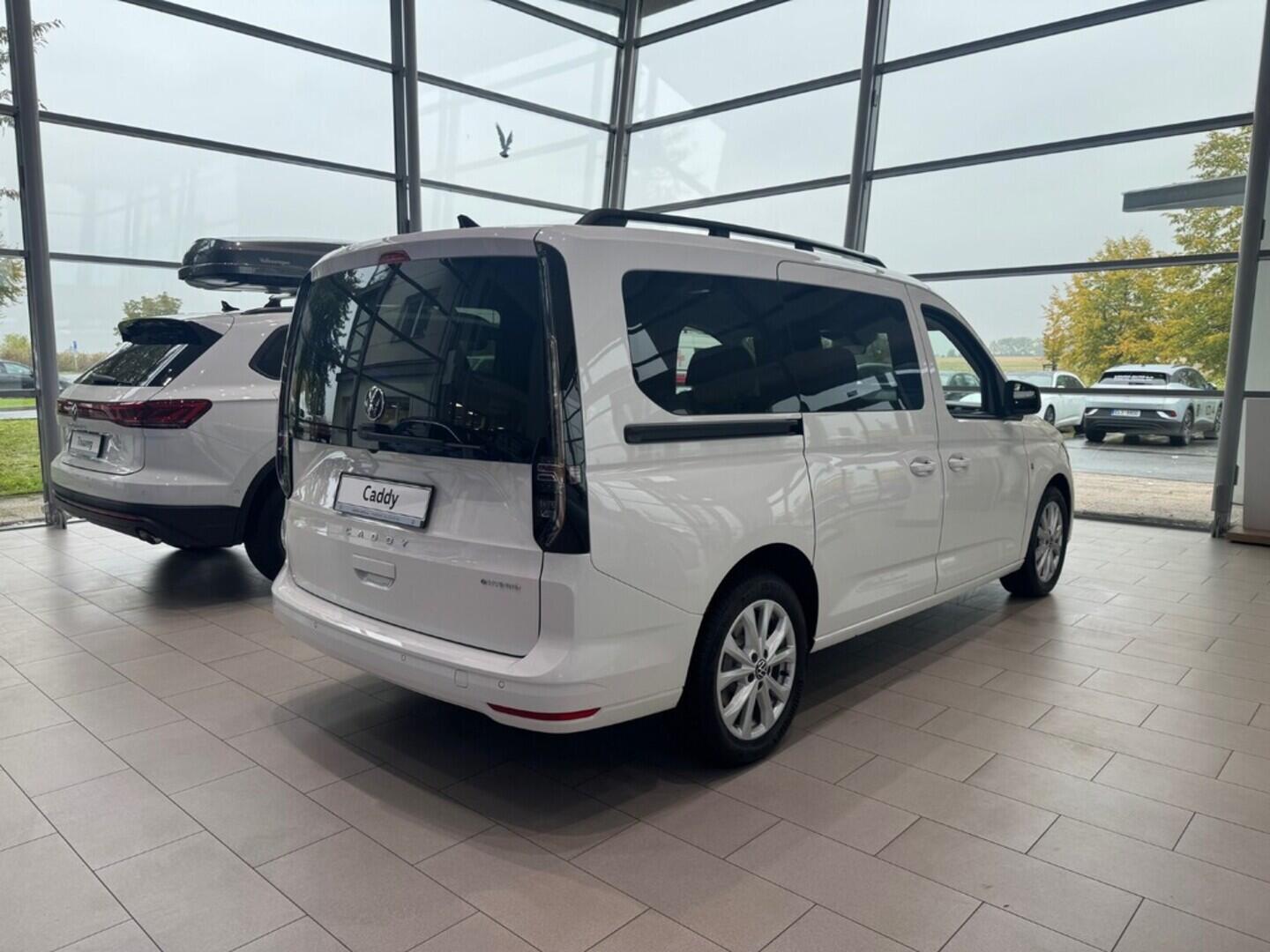 O021U02282_14.webp_Akční Caddy Maxi 1,5 TSI PHEV 85 kW