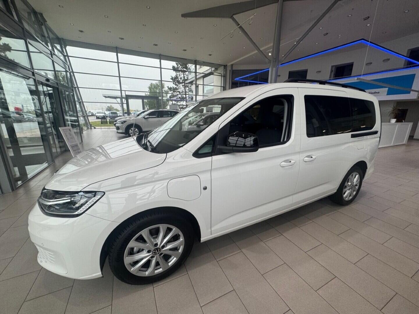 O021U02282_17.webp_Akční Caddy Maxi 1,5 TSI PHEV 85 kW