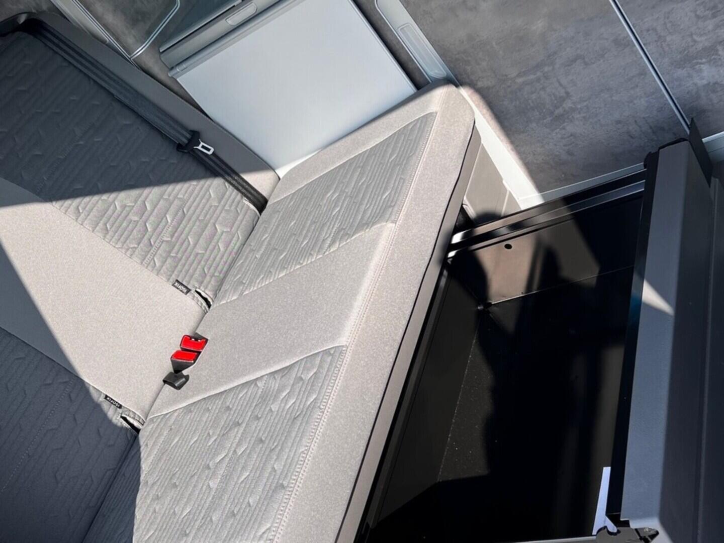 O021U02377_27.webp_Akční California 6.1 Ocean 2,0 TDI 4MOT DSG 110 kW  Skladem