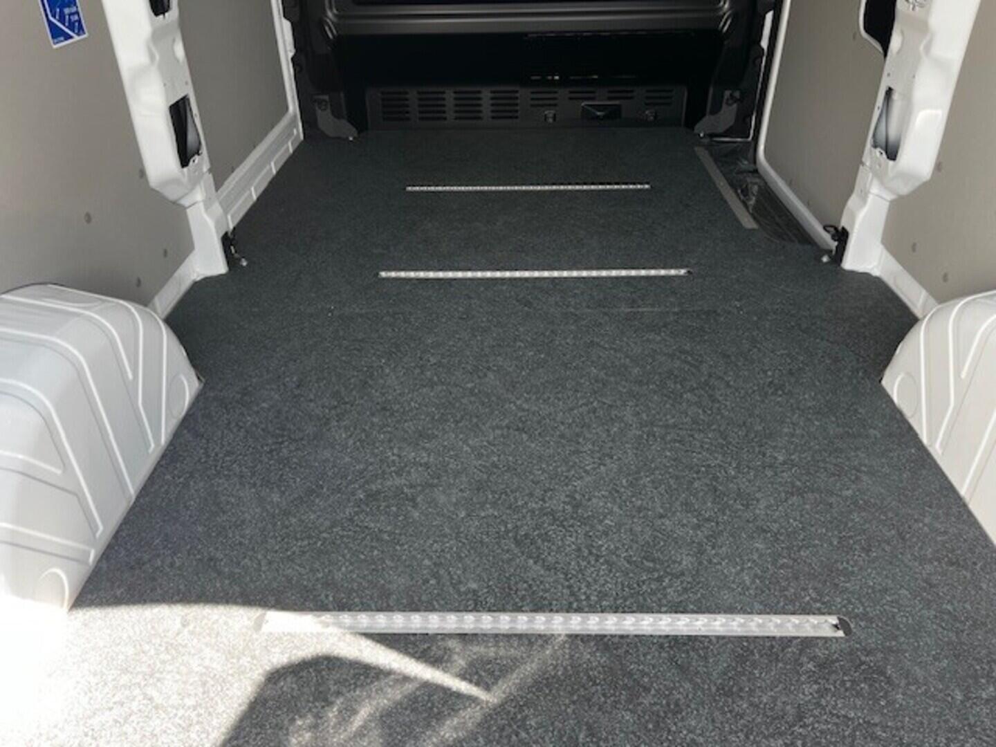 O021U02399_15.webp_Transporter skříň 2,0 TDI DR 81 kW