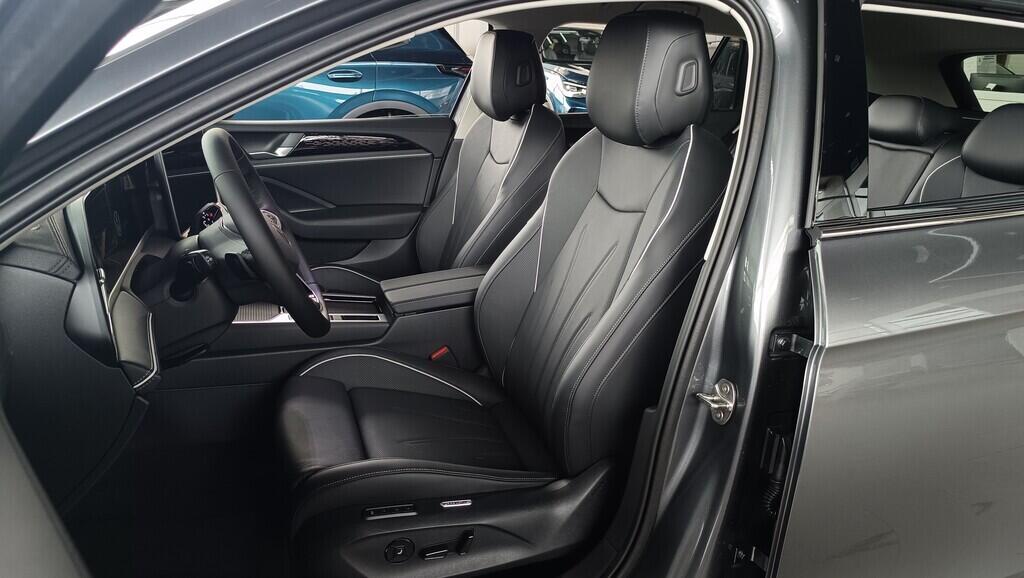 O121O07665_21.webp_Passat Elegance 2,0 TDI 110 kW 7 DSG