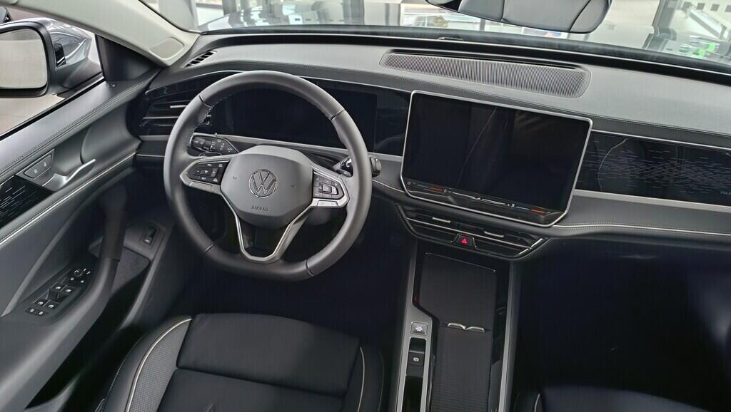 O121O07665_23.webp_Passat Elegance 2,0 TDI 110 kW 7 DSG