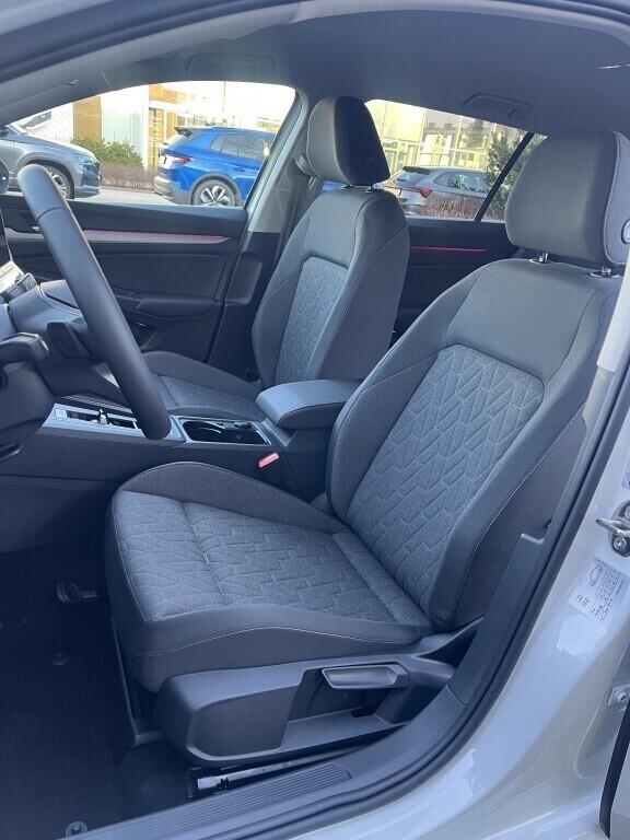 O121O07703_21.webp_Golf Variant People 1,5 eTS 85 kW 7 DSG