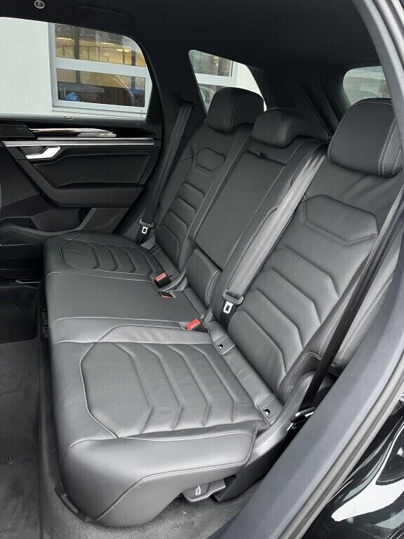 O121O07847_20.webp_Touareg R-Line People 3,0 TDI 170 kW 8 st.automat