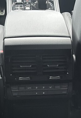 O121O07847_21.webp_Touareg R-Line People 3,0 TDI 170 kW 8 st.automat