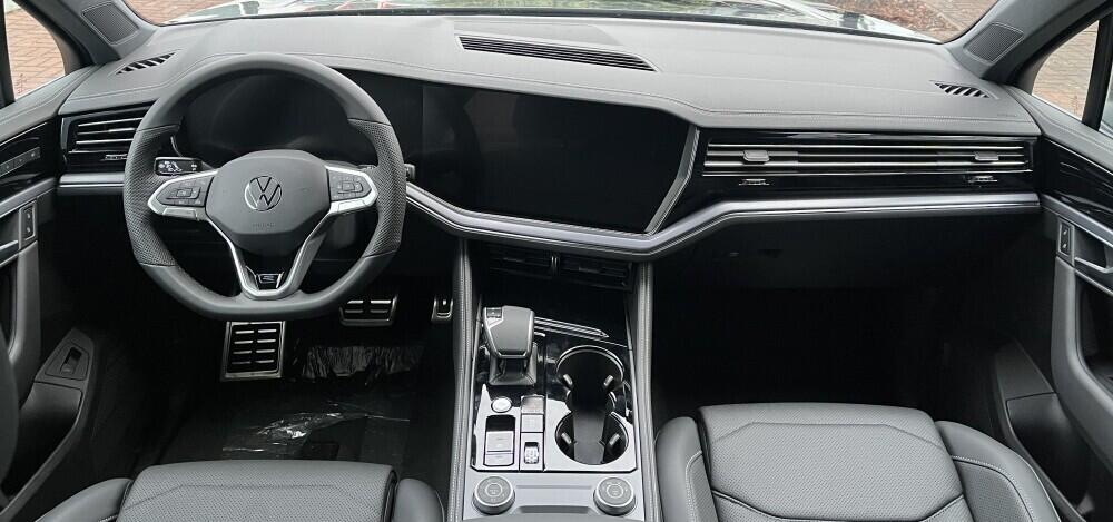 O121O07847_24.webp_Touareg R-Line People 3,0 TDI 170 kW 8 st.automat