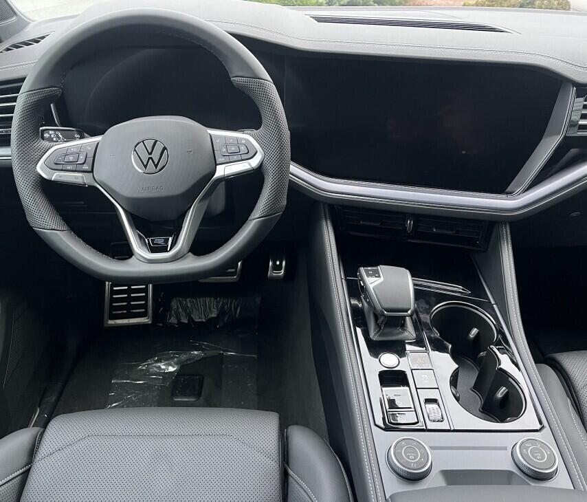 O121O07847_25.webp_Touareg R-Line People 3,0 TDI 170 kW 8 st.automat