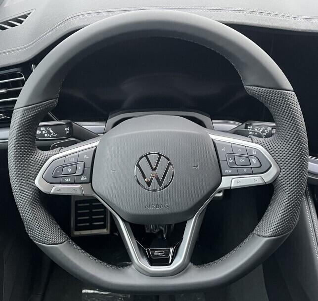 O121O07847_26.webp_Touareg R-Line People 3,0 TDI 170 kW 8 st.automat