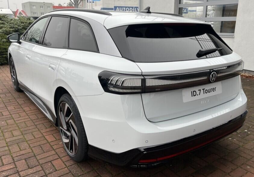 O121O07882_12.webp_ID.7 Tourer Pro S People 210  kW 86 kW