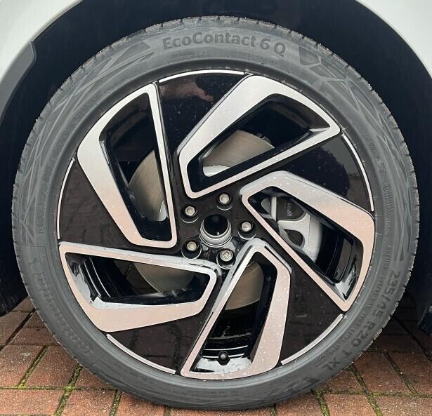 O121O07882_25.webp_ID.7 Tourer Pro S People 210  kW 86 kW