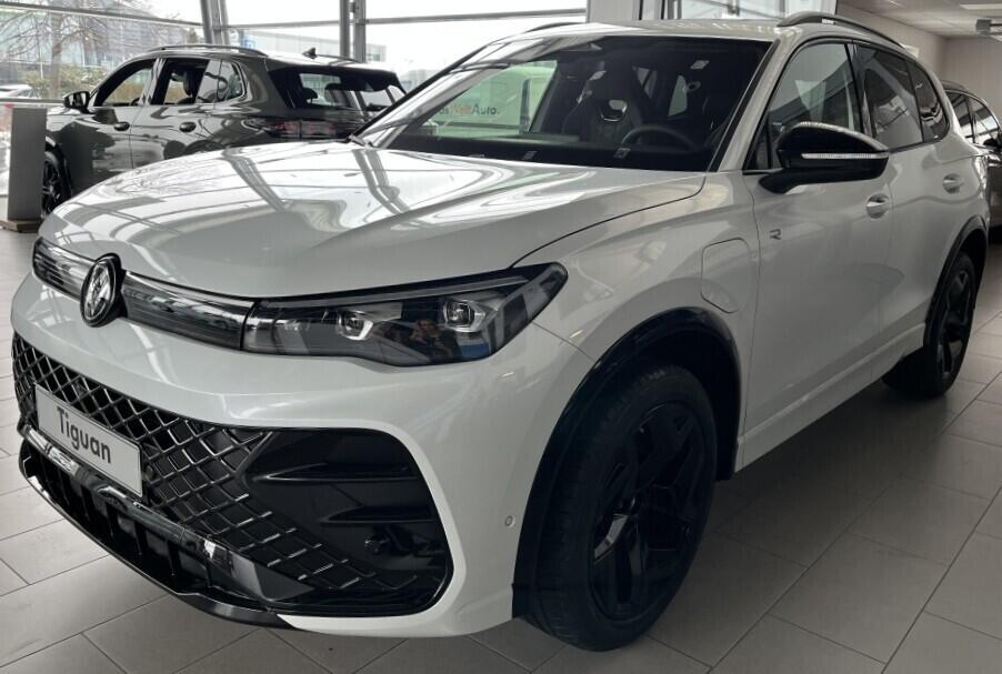 O121O07884_10.webp_Tiguan R-Line People 150 kW eHybrid  kW Aut. DSG6
