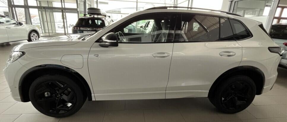 O121O07884_11.webp_Tiguan R-Line People 150 kW eHybrid  kW Aut. DSG6