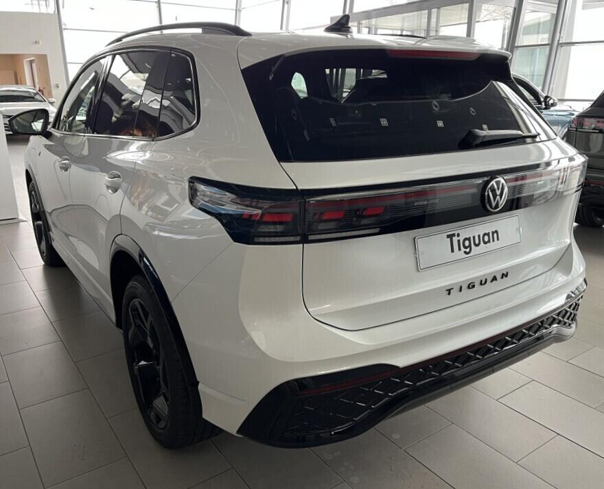 O121O07884_12.webp_Tiguan R-Line People 150 kW eHybrid  kW Aut. DSG6