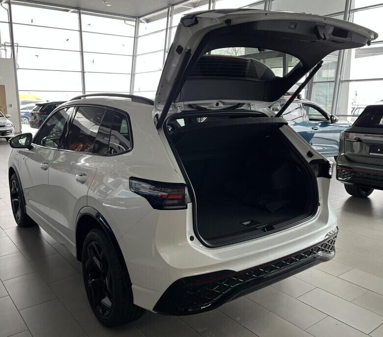 O121O07884_13.webp_Tiguan R-Line People 150 kW eHybrid  kW Aut. DSG6