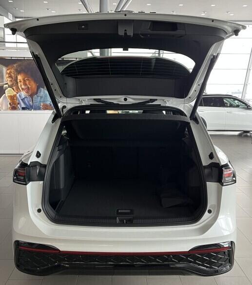 O121O07884_15.webp_Tiguan R-Line People 150 kW eHybrid  kW Aut. DSG6