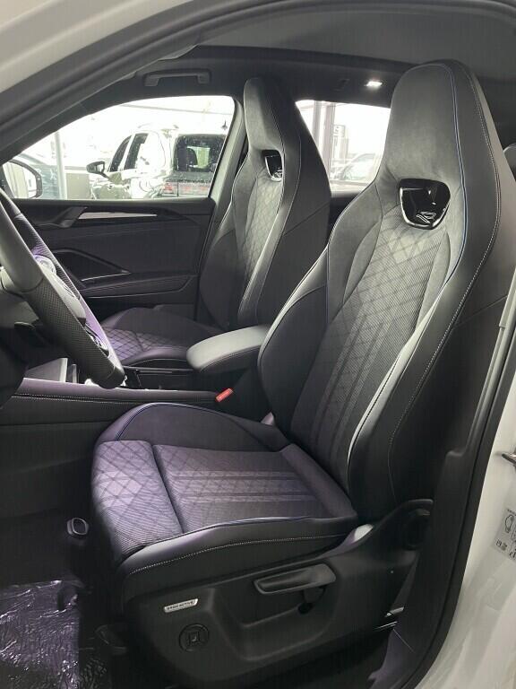 O121O07884_21.webp_Tiguan R-Line People 150 kW eHybrid  kW Aut. DSG6