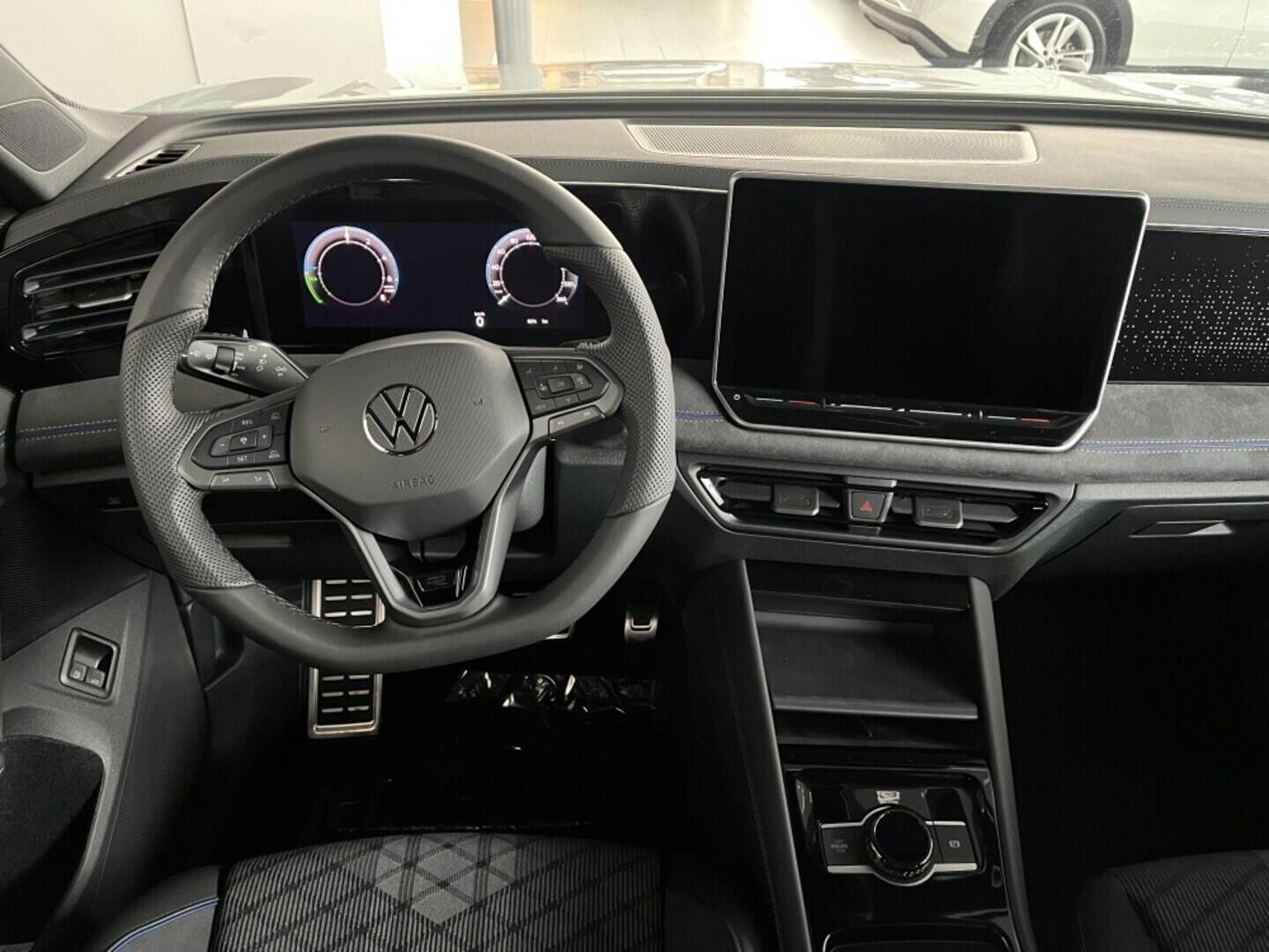 O121O07884_23.webp_Tiguan R-Line People 150 kW eHybrid  kW Aut. DSG6