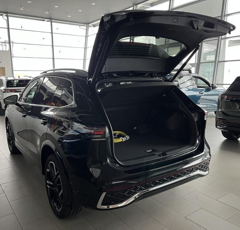 O121O07885_13.webp_Tiguan R-Line 1,5 TSI eHybrid 150 kW 6 DSG