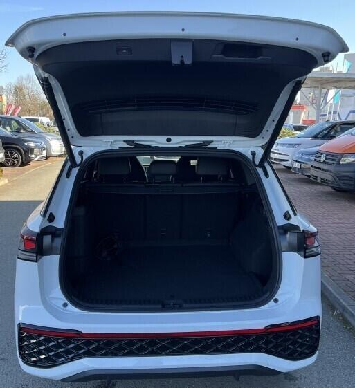 O121O07889_15.webp_Tayron R-Line 1,5 TSI eHybrid 150 kW 6 DSG