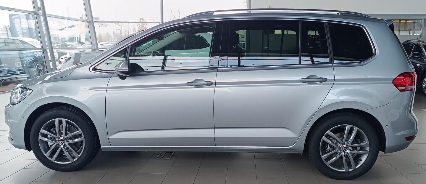 O121O07892_11.webp_Touran People 1,5 TSI EVO2 7DSG 110 kW