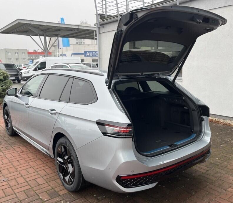 O121O07893_13.webp_Passat R-Line 2,0 TSI 150 kW 7 DSG