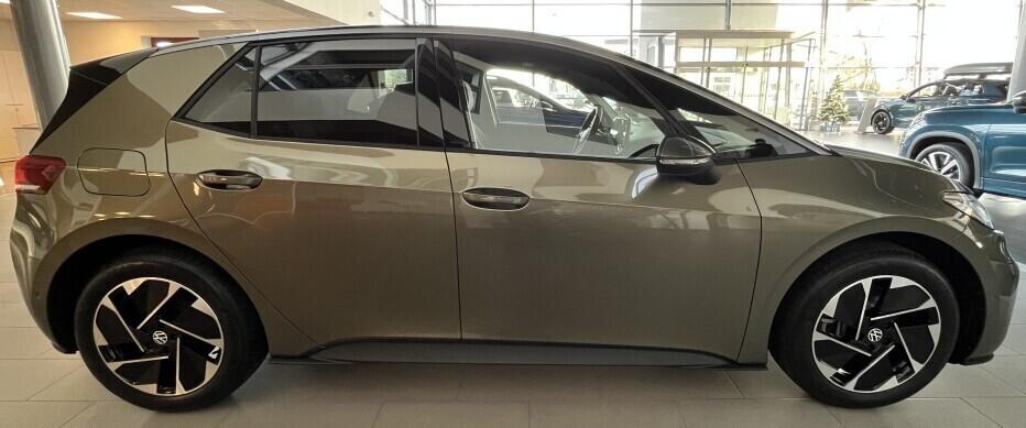 O121O07895_17.webp_ID.3 Pure People 125kW  kW