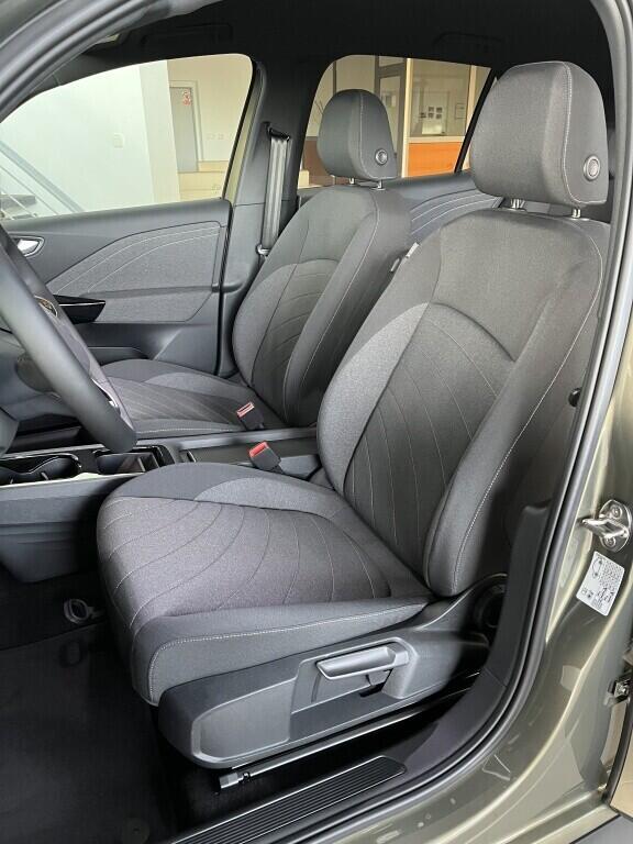 O121O07895_21.webp_ID.3 Pure People 125kW  kW