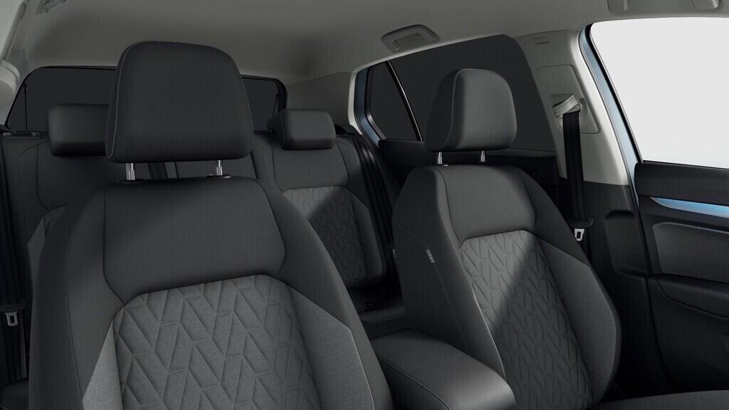 O121O07934_16.webp_Golf People 1,5 eTSI 110 kW 7 DSG mHEV