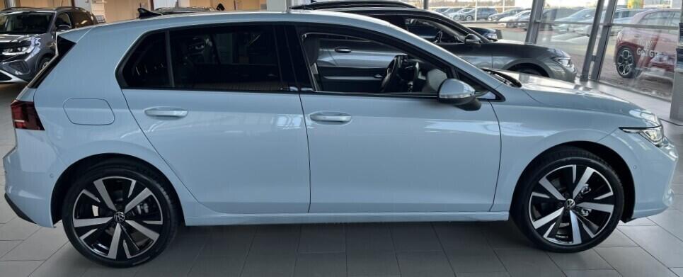 O121O07934_17.webp_Golf People 1,5 eTSI 110 kW 7 DSG mHEV