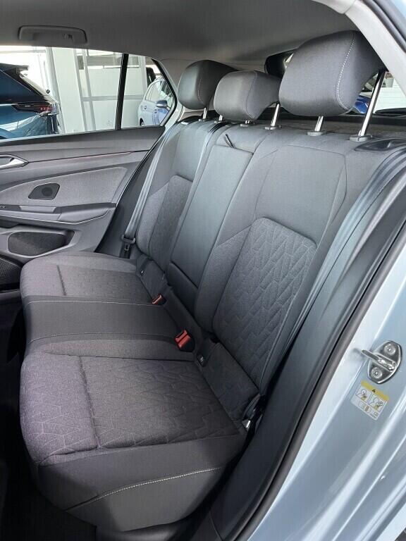 O121O07934_20.webp_Golf People 1,5 eTSI 110 kW 7 DSG mHEV