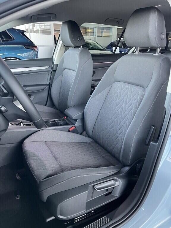 O121O07934_21.webp_Golf People 1,5 eTSI 110 kW 7 DSG mHEV