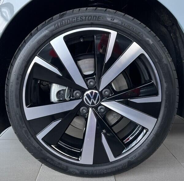 O121O07934_25.webp_Golf People 1,5 eTSI 110 kW 7 DSG mHEV