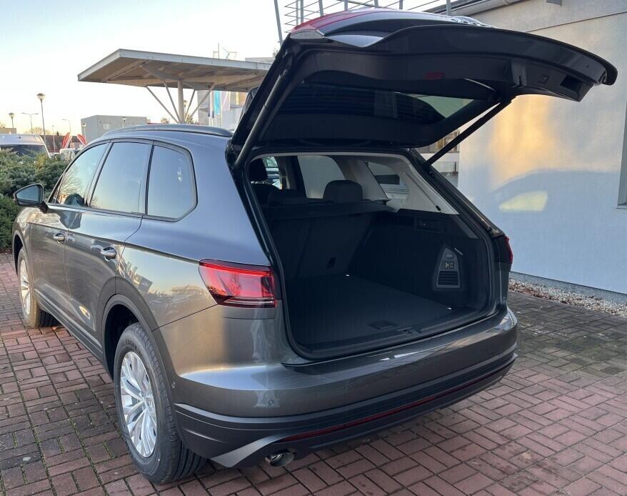 O121O07953_13.webp_Touareg Friends 3.0 TDI 4MOT 210 kW Tiptronic 8st. automat