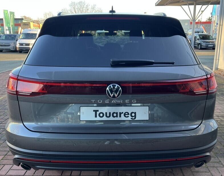 O121O07953_14.webp_Touareg Friends 3.0 TDI 4MOT 210 kW Tiptronic 8st. automat