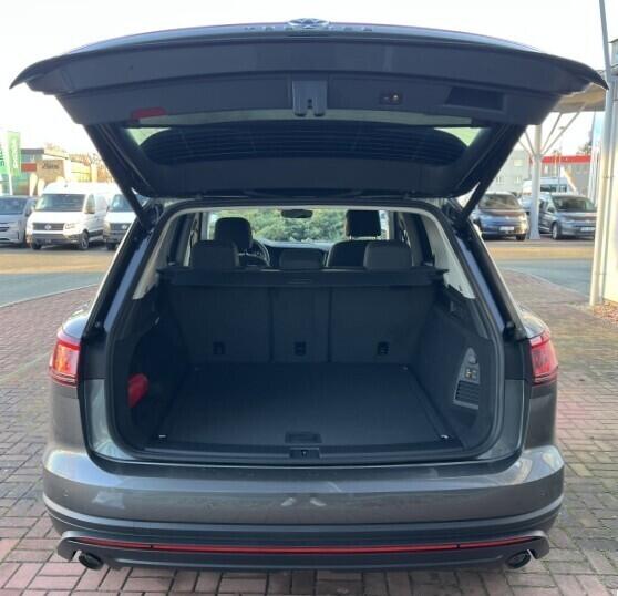 O121O07953_15.webp_Touareg Friends 3.0 TDI 4MOT 210 kW Tiptronic 8st. automat