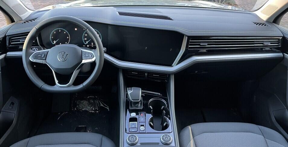 O121O07953_22.webp_Touareg Friends 3.0 TDI 4MOT 210 kW Tiptronic 8st. automat