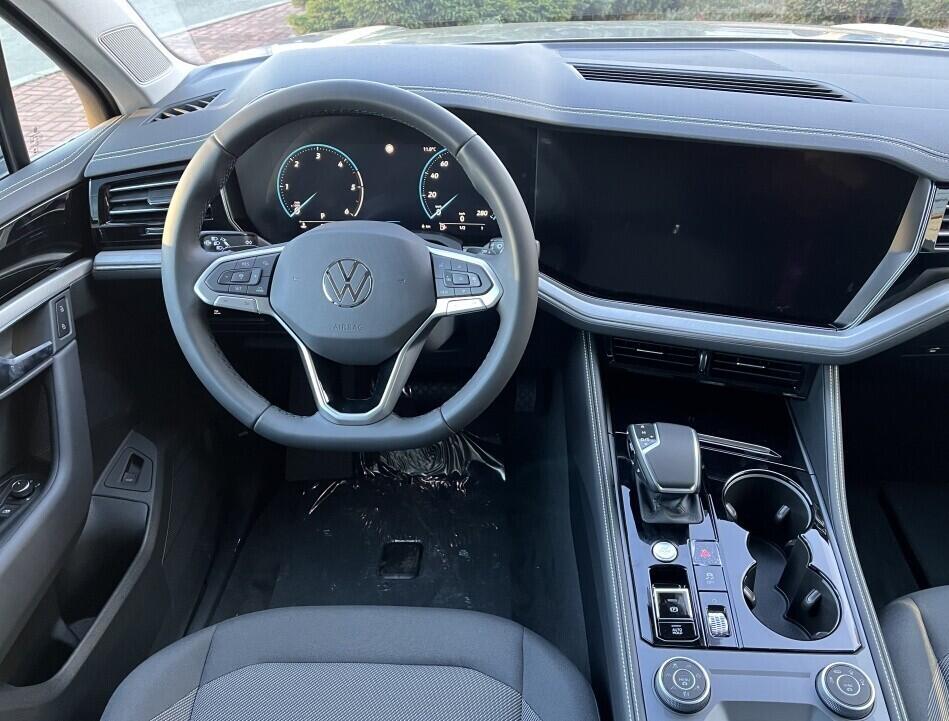 O121O07953_23.webp_Touareg Friends 3.0 TDI 4MOT 210 kW Tiptronic 8st. automat