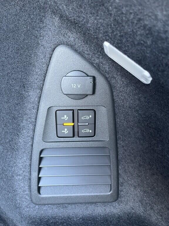 O121O07953_25.webp_Touareg Friends 3.0 TDI 4MOT 210 kW Tiptronic 8st. automat